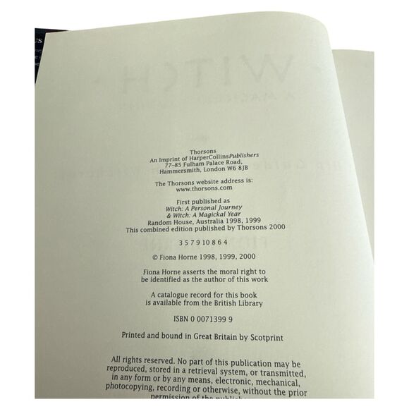 Witch A Magickal Journey Fiona Horne Hip Guide Modern Witchcraft Like New - Picture 3 of 5